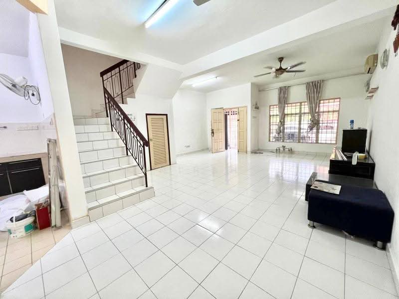 2-storey Terraced House for Sale in Taman Pelangi Semenyih (Semenyih) - Mahirah . - Living Room - PropertyGuru.com.my