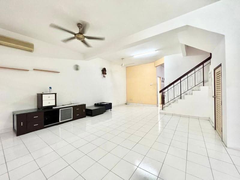 2-storey Terraced House for Sale in Taman Pelangi Semenyih (Semenyih) - Mahirah . - Living Room - PropertyGuru.com.my