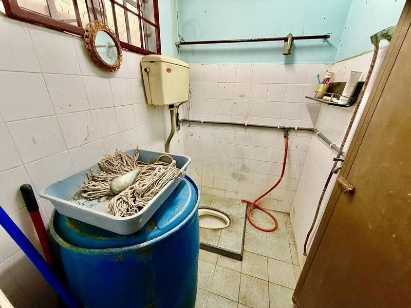 Rumah Teres 2-Tingkat untuk Dijual di Taman TTDI Jaya (Shah Alam) - Aizuddin Ali - Bathroom - PropertyGuru.com.my