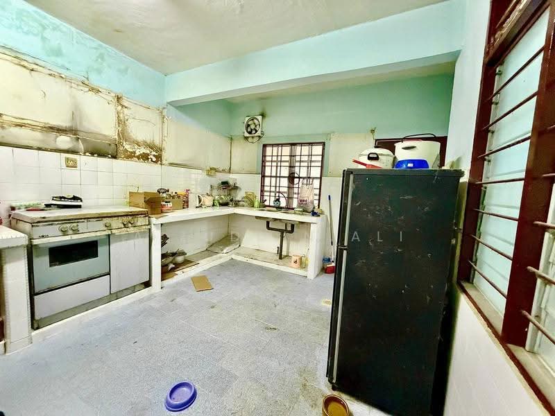 Rumah Teres 2-Tingkat untuk Dijual di Taman TTDI Jaya (Shah Alam) - Aizuddin Ali - Kitchen - PropertyGuru.com.my