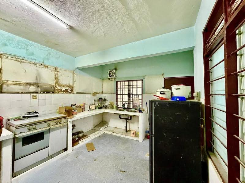 Rumah Teres 2-Tingkat untuk Dijual di Taman TTDI Jaya (Shah Alam) - Aizuddin Ali - Kitchen - PropertyGuru.com.my