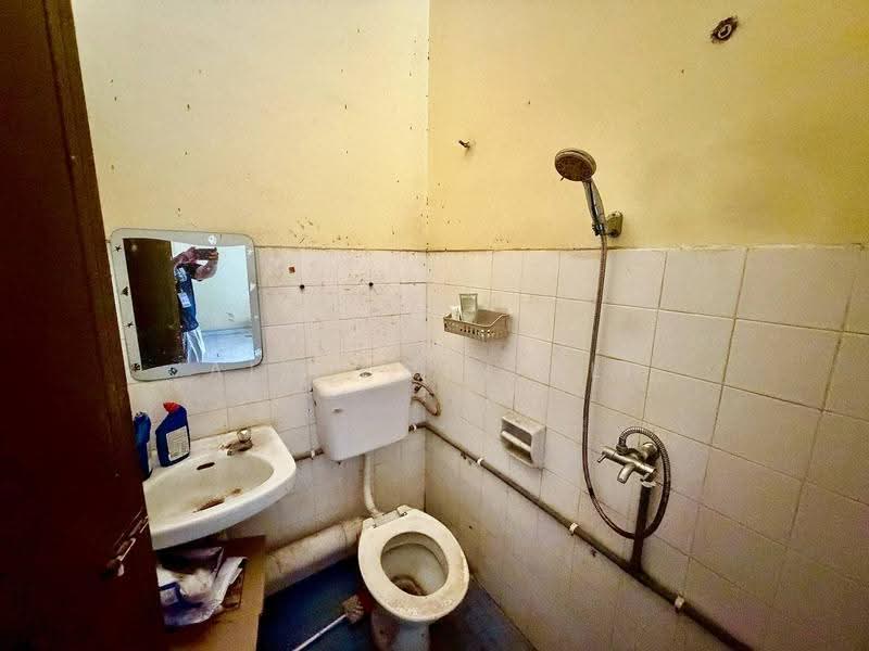 Rumah Teres 2-Tingkat untuk Dijual di Taman TTDI Jaya (Shah Alam) - Aizuddin Ali - Bathroom - PropertyGuru.com.my