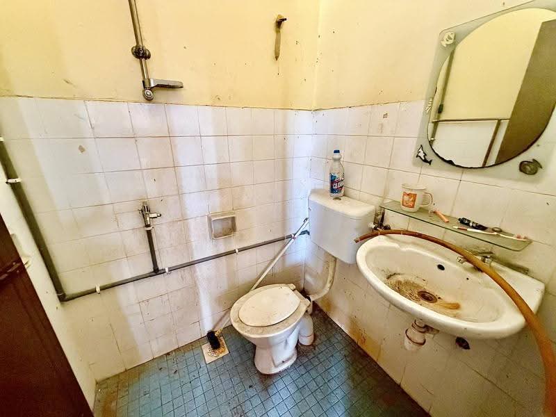 Rumah Teres 2-Tingkat untuk Dijual di Taman TTDI Jaya (Shah Alam) - Aizuddin Ali - Bathroom - PropertyGuru.com.my