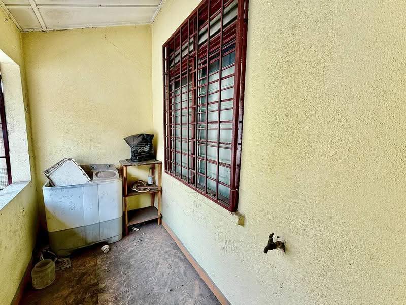 Rumah Teres 2-Tingkat untuk Dijual di Taman TTDI Jaya (Shah Alam) - Aizuddin Ali - Balcony - PropertyGuru.com.my