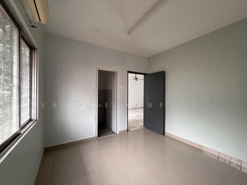 Apartment for Sale at Desa View Towers - Valerie Arnesto - Master Bedroom w/ Attached Bathroom - PropertyGuru.com.my