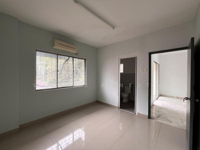 Apartment for Sale at Desa View Towers - Valerie Arnesto - Master Bedroom w/ Attached Bathroom - PropertyGuru.com.my