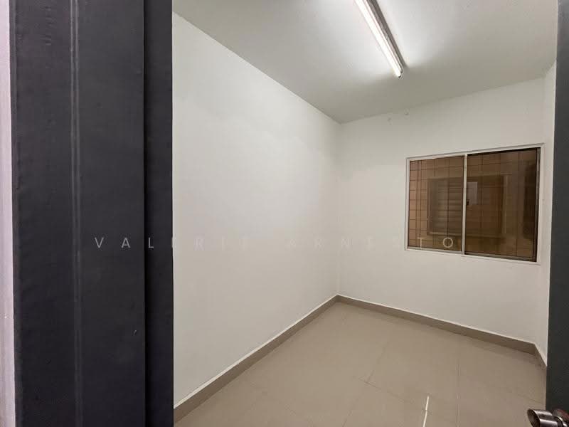 Apartment for Sale at Desa View Towers - Valerie Arnesto - 1st Bedroom (Closest to Front Door) - PropertyGuru.com.my