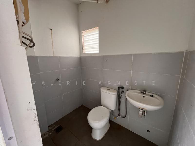 Apartment for Sale at Desa View Towers - Valerie Arnesto - Master Bathroom - PropertyGuru.com.my