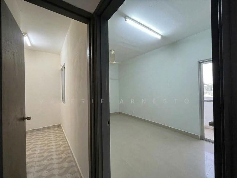 Apartment for Sale at Desa View Towers - Valerie Arnesto - Yard/Laundry Room & 2nd Bedroom - PropertyGuru.com.my