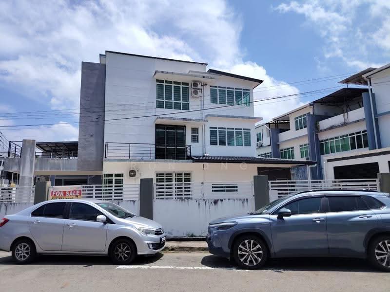 2.5-storey Terraced House for Sale in Penampang (Sabah) - RON Ong - Exterior - PropertyGuru.com.my