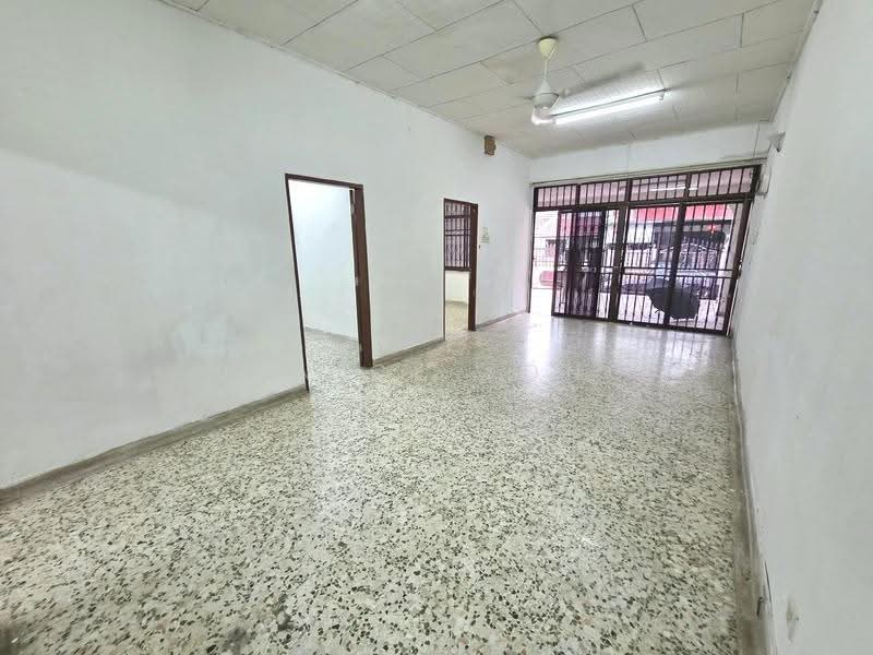 1-storey Terraced House for Sale in Taman Ungku Tun Aminah (Skudai) - Janice Yong - Living Room - PropertyGuru.com.my
