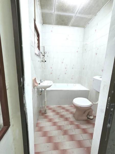 1-storey Terraced House for Sale in Taman Ungku Tun Aminah (Skudai) - Janice Yong - Bathroom - PropertyGuru.com.my