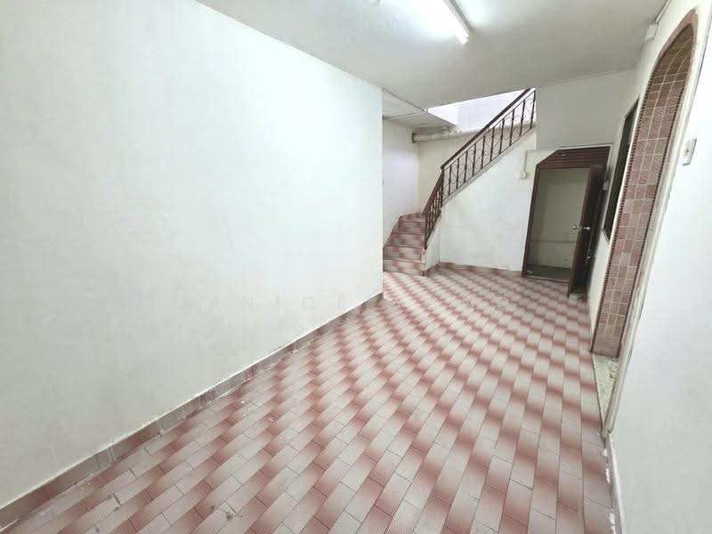 1-storey Terraced House for Sale in Taman Ungku Tun Aminah (Skudai) - Janice Yong - Entrance - PropertyGuru.com.my