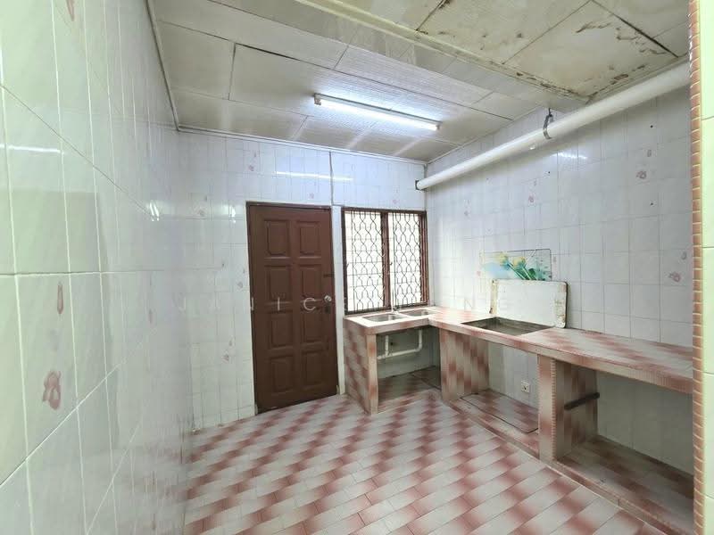 1-storey Terraced House for Sale in Taman Ungku Tun Aminah (Skudai) - Janice Yong - Kitchen - PropertyGuru.com.my