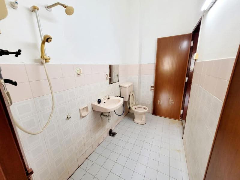 2-storey Terraced House for Sale in BANDAR PUCHONG JAYA (Puchong) - Kayden Wong - Bathroom - PropertyGuru.com.my