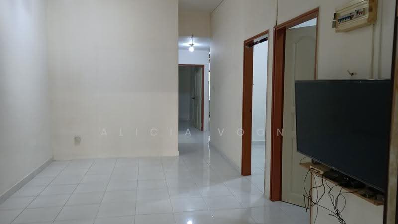1-storey Terraced House for Rent in Taman Johor Jaya (Johor Bahru) - Alicia Voon - Living Room - PropertyGuru.com.my