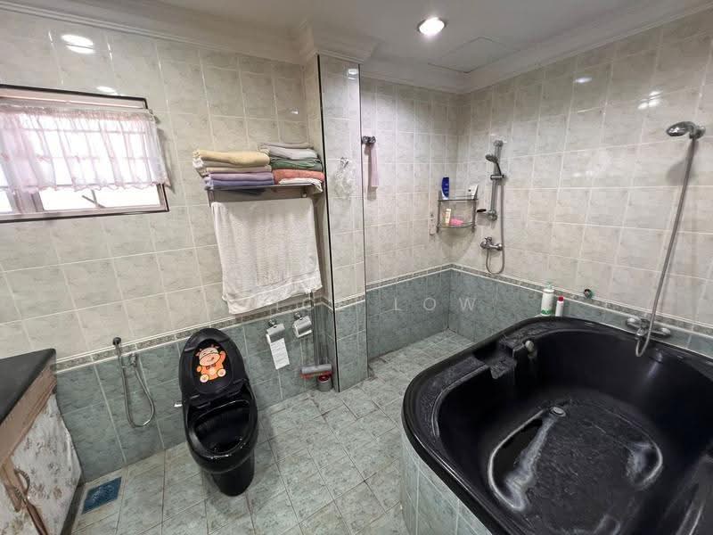 Bungalow House for Sale in Rawang (Selangor) - Alice Low - Bathroom - PropertyGuru.com.my
