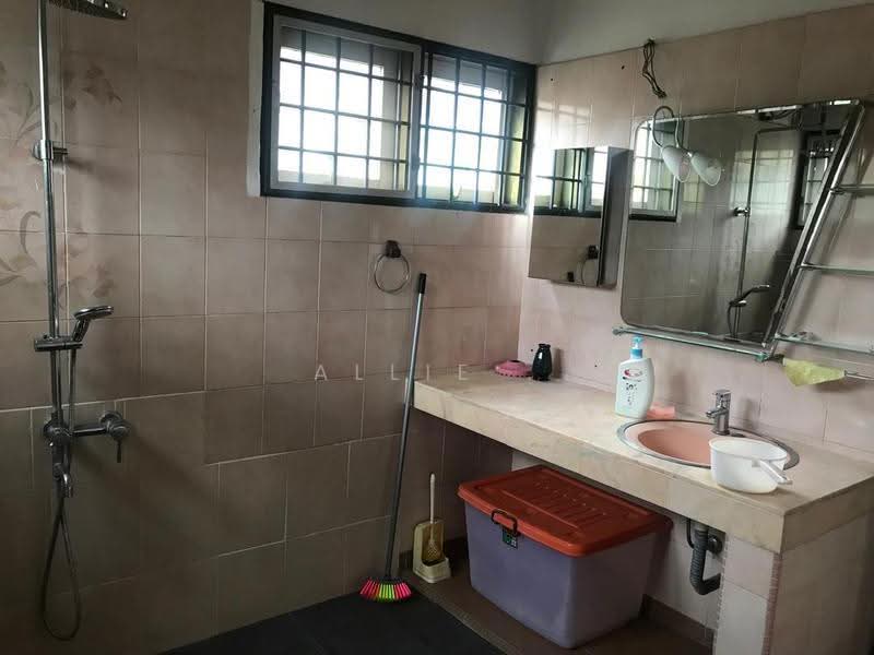 Rumah Banglo untuk Dijual di SS 3, Taman Universiti (Petaling Jaya) - Allie . - Bathroom - PropertyGuru.com.my