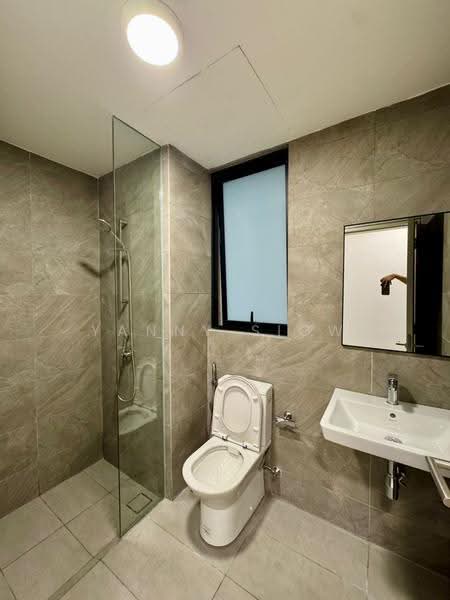 Kediaman Servis untuk Dijual di Quinn Residence - Yanny Siow - Bathroom - PropertyGuru.com.my