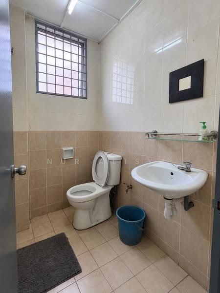 Rumah Teres untuk Disewa di Sungai Long (Bandar Sungai Long) - Nur Alisya - Bathroom - PropertyGuru.com.my