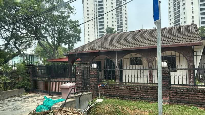 Bungalow House for Sale in Seksyen 11 (Petaling Jaya) - Ken Lai - Exterior - PropertyGuru.com.my