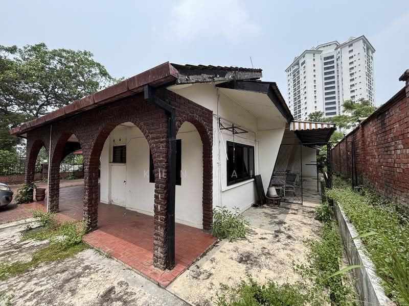 Bungalow House for Sale in Seksyen 11 (Petaling Jaya) - Ken Lai - Exterior - PropertyGuru.com.my