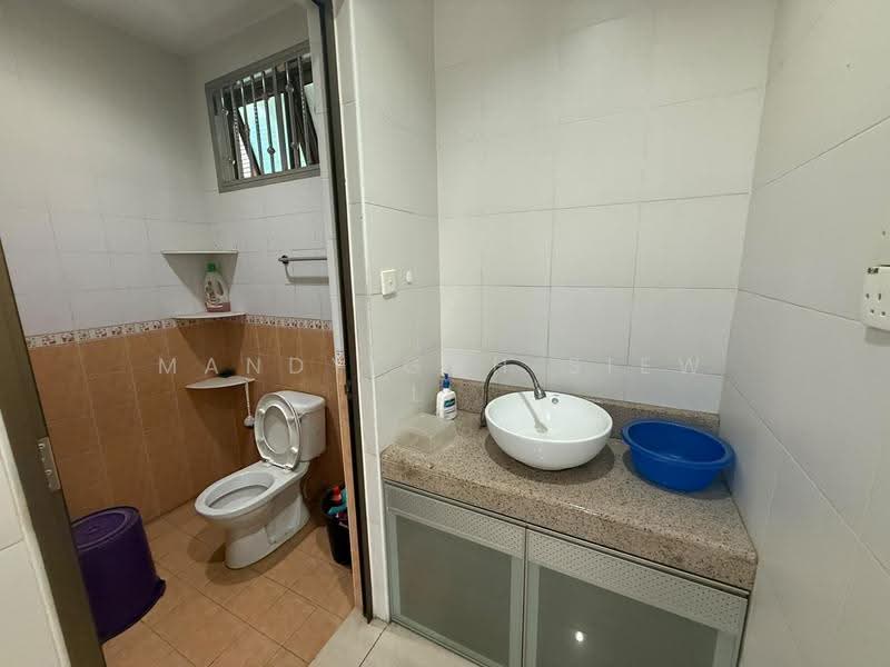 Semi-Detached House for Sale in Taman Sutera Utama (Skudai) - Mandy Goh Siew Li - Bathroom - PropertyGuru.com.my