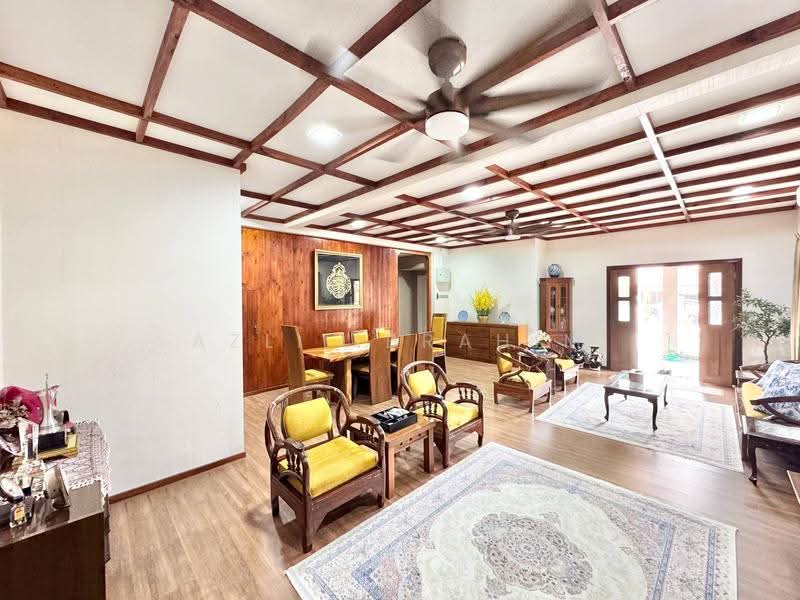 Rumah Berkembar untuk Dijual di Bandar Putra Permai (Seri Kembangan) - Azli Ibrahim - Living Room - PropertyGuru.com.my