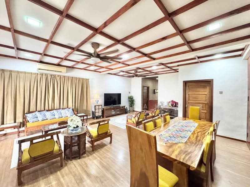 Rumah Berkembar untuk Dijual di Bandar Putra Permai (Seri Kembangan) - Azli Ibrahim - Living Room - PropertyGuru.com.my
