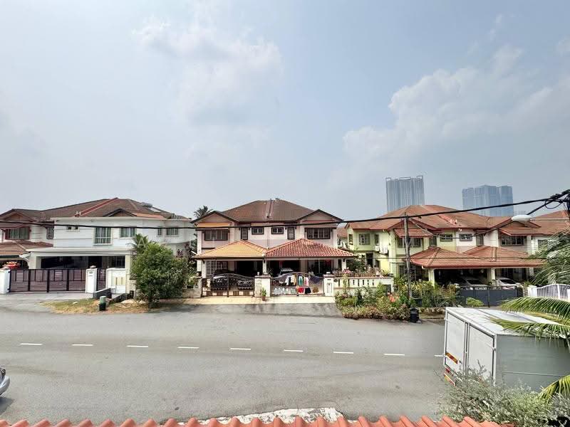 Rumah Berkembar untuk Dijual di Bandar Putra Permai (Seri Kembangan) - Azli Ibrahim - Exterior - PropertyGuru.com.my
