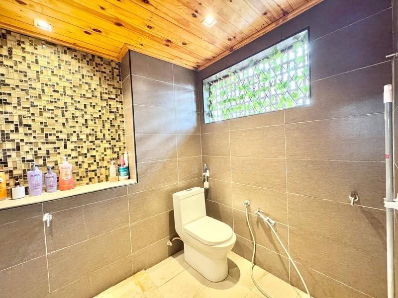 Rumah Berkembar untuk Dijual di Bandar Putra Permai (Seri Kembangan) - Azli Ibrahim - Bathroom - PropertyGuru.com.my
