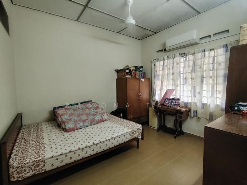 Rumah Teres 1-Tingkat untuk Dijual di Taman Harta Pertama (Bukit Baru) - Ramona Tan - Bedroom - PropertyGuru.com.my