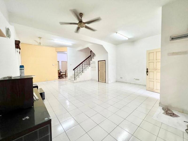 2-storey Terraced House for Sale in Taman Pelangi Semenyih (Semenyih) - Azli Ibrahim - Living Room - PropertyGuru.com.my