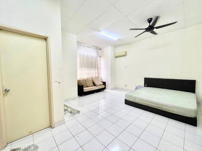 2-storey Terraced House for Sale in Taman Pelangi Semenyih (Semenyih) - Azli Ibrahim - Bedroom - PropertyGuru.com.my