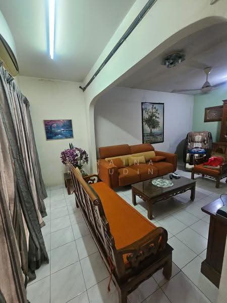 Rumah Teres 2-Tingkat untuk Dijual di Seksyen 24 (Shah Alam) - Zuraina Rajudin - Living Room - PropertyGuru.com.my