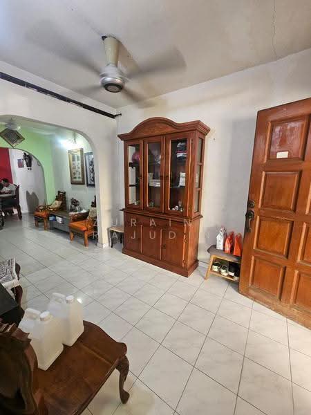 Rumah Teres 2-Tingkat untuk Dijual di Seksyen 24 (Shah Alam) - Zuraina Rajudin - Living Room - PropertyGuru.com.my