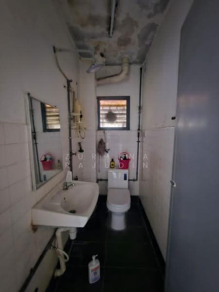 Rumah Teres 2-Tingkat untuk Dijual di Seksyen 24 (Shah Alam) - Zuraina Rajudin - Bathroom - PropertyGuru.com.my