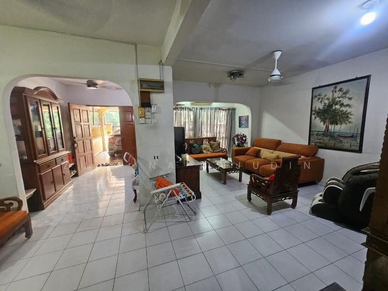 Rumah Teres 2-Tingkat untuk Dijual di Seksyen 24 (Shah Alam) - Zuraina Rajudin - Living Room - PropertyGuru.com.my