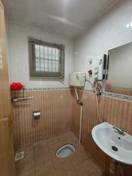 Rumah Teres 1-Tingkat untuk Disewa di Taman Suria (Johor Bahru) - Alicia Voon - Bathroom - PropertyGuru.com.my