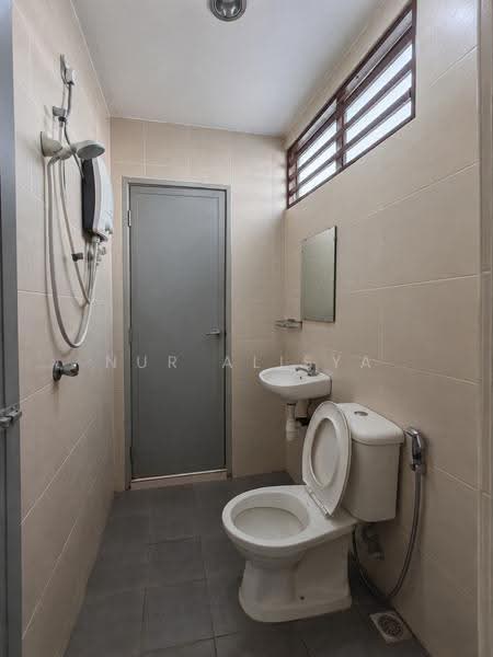 Semi-Detached House for Rent in Bandar Tasek Mutiara (Simpang Ampat) - Nur Alisya - Bathroom - PropertyGuru.com.my