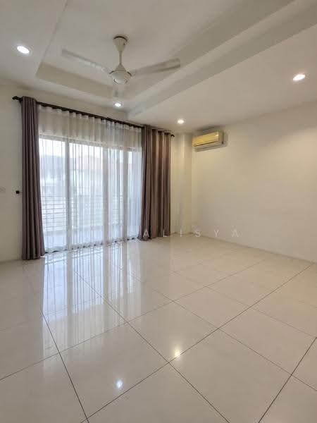 Semi-Detached House for Rent in Bandar Tasek Mutiara (Simpang Ampat) - Nur Alisya - Living Room - PropertyGuru.com.my