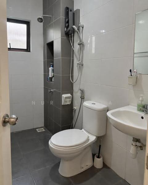 Cluster House for Rent in Hulu Langat (Selangor) - Nur Alisya - Bathroom - PropertyGuru.com.my