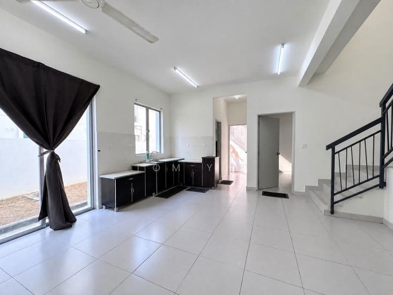 Rumah Berkembar untuk Dijual di Shah Alam (Selangor) - Tom Yip - Kitchen - PropertyGuru.com.my