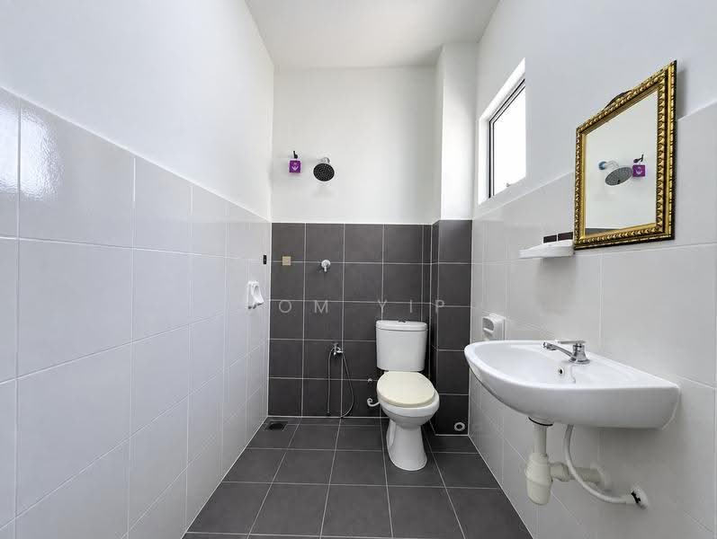 Rumah Berkembar untuk Dijual di Shah Alam (Selangor) - Tom Yip - Bathroom - PropertyGuru.com.my