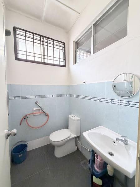 1.5-storey Terraced House for Sale in Taman Setia Indah (Tebrau) - Iden Tan - Bathroom - PropertyGuru.com.my