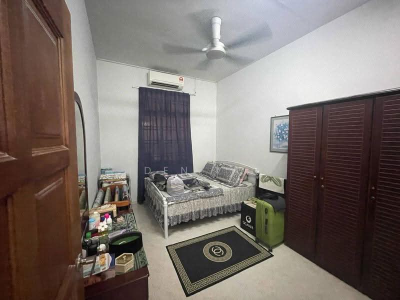 Rumah Teres 1-Tingkat untuk Dijual di Taman Setia Indah (Tebrau) - Iden Tan - Bedroom - PropertyGuru.com.my
