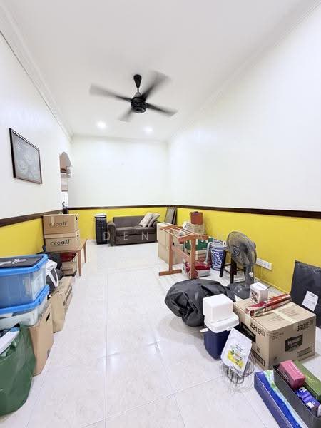 Rumah Teres 1-Tingkat untuk Dijual di Taman Setia Indah (Tebrau) - Iden Tan - Living Room - PropertyGuru.com.my