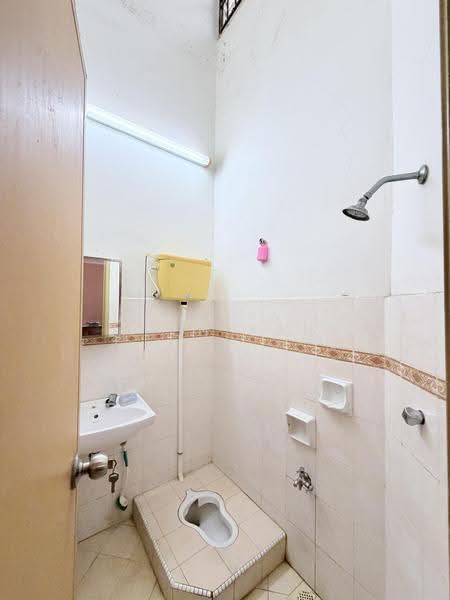 Rumah Teres 1-Tingkat untuk Dijual di Taman Setia Indah (Tebrau) - Iden Tan - Bathroom - PropertyGuru.com.my