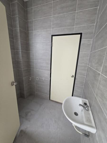 Rumah Teres 2-Tingkat untuk Disewa di Skudai (Johor) - Zoey Lee - Bathroom - PropertyGuru.com.my