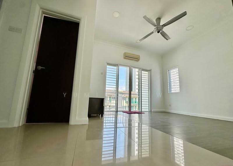 2.5-storey Terraced House for Sale in Taman Seri Minang (Cheras) - Yumiko Kew - Living Room - PropertyGuru.com.my